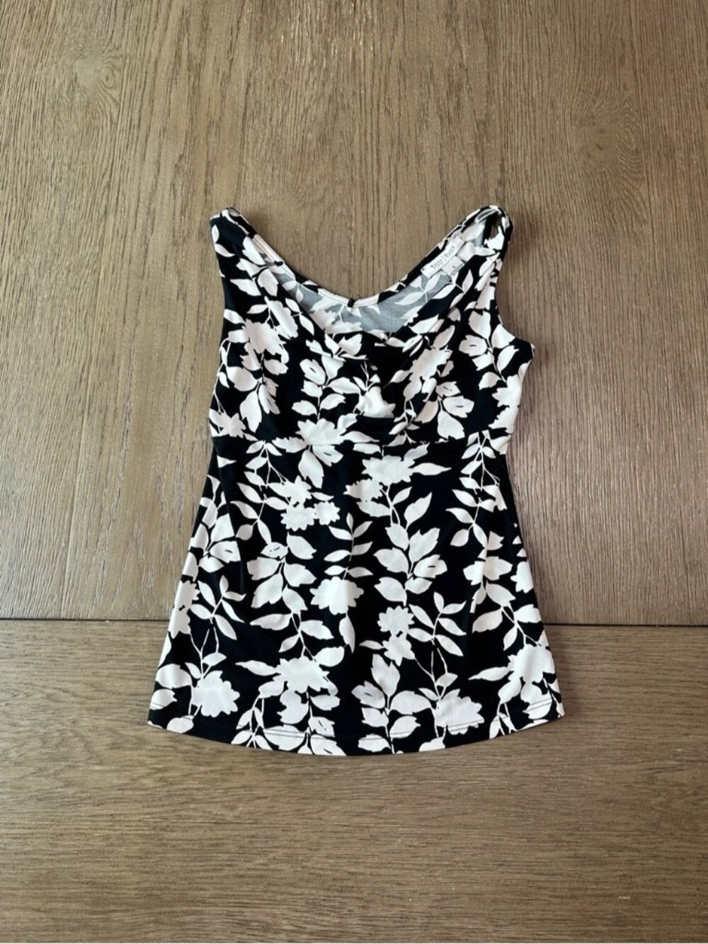 White House Black Market Black White Floral Drapey Neck Sleeveless Tank Top S